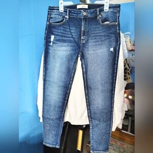 KanCan NWOT Barely Distressed Skinny Jeans